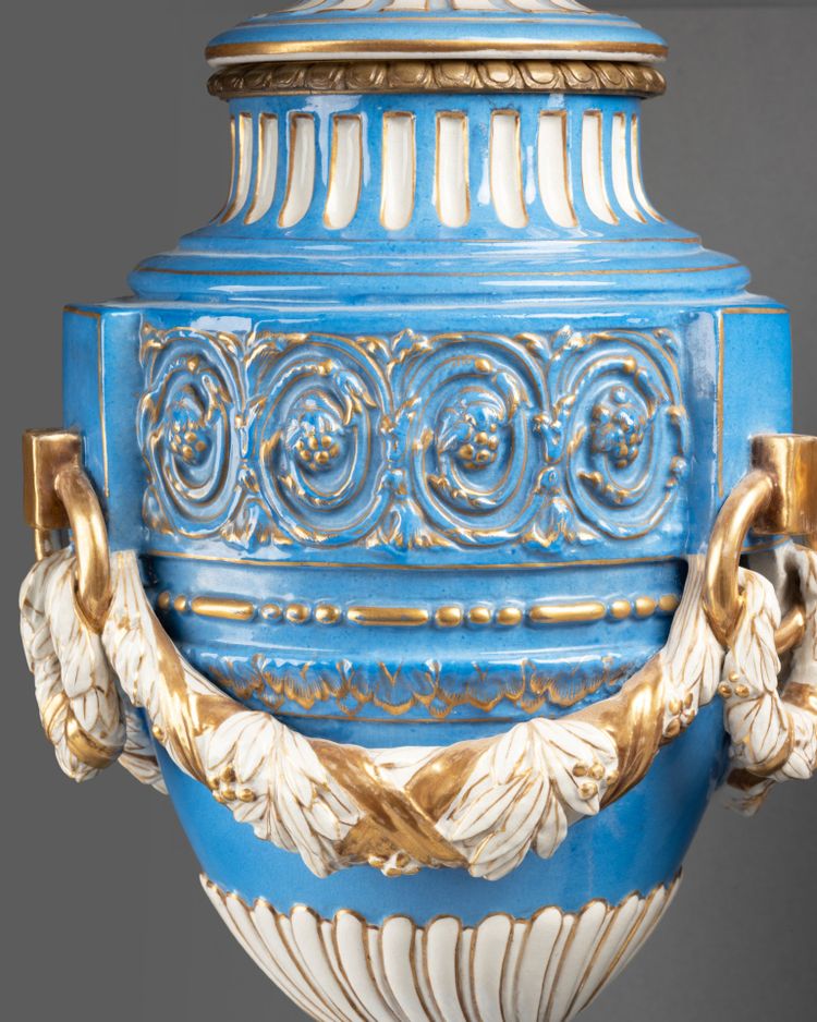 Paire de potiches en porcelaine, XIXe siècle 