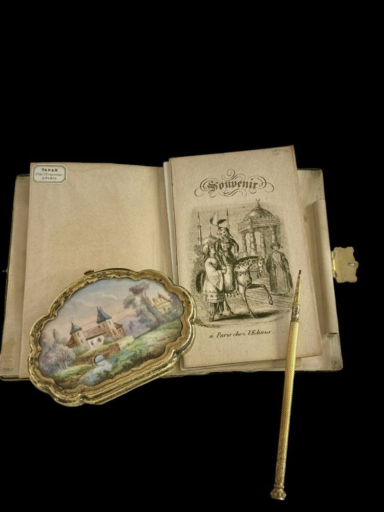 Tahan: Napoleon III Enamel and Silver-Gilt Ladies' Kit