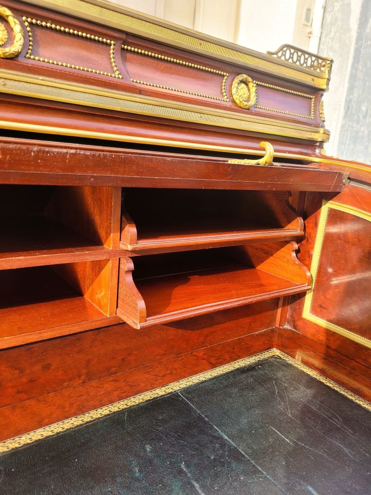 Attribué à H Dasson, Bureau à Cylindre En Acajou,  XIXème Siècle