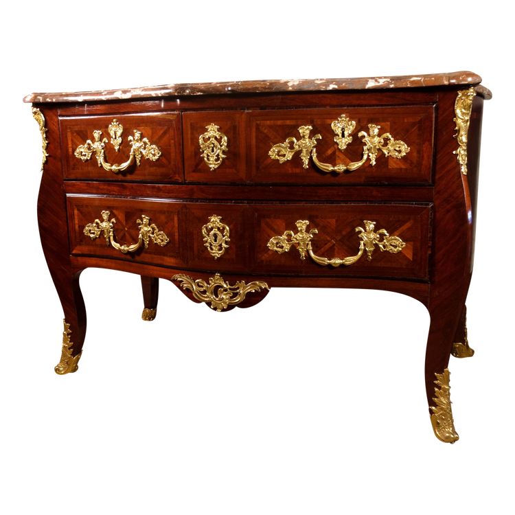 Commode sauteuse galbée aux C couronnés