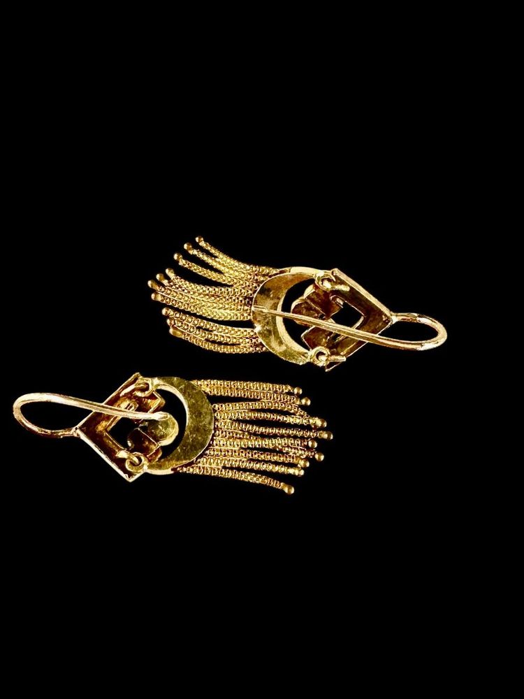 Coppia di orecchini pendenti in oro, smalto e perle di Napoleone III