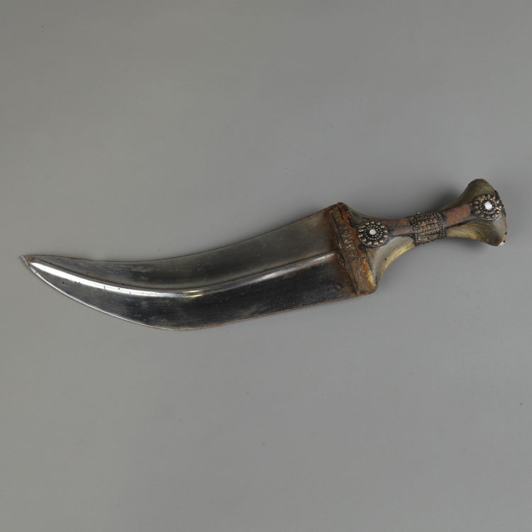 Yemeni dagger (Jambiya) and its belt Arabian Peninsula