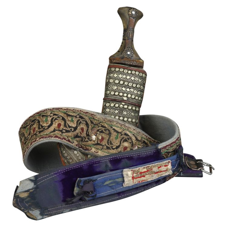 Yemeni dagger (Jambiya) and its belt Arabian Peninsula