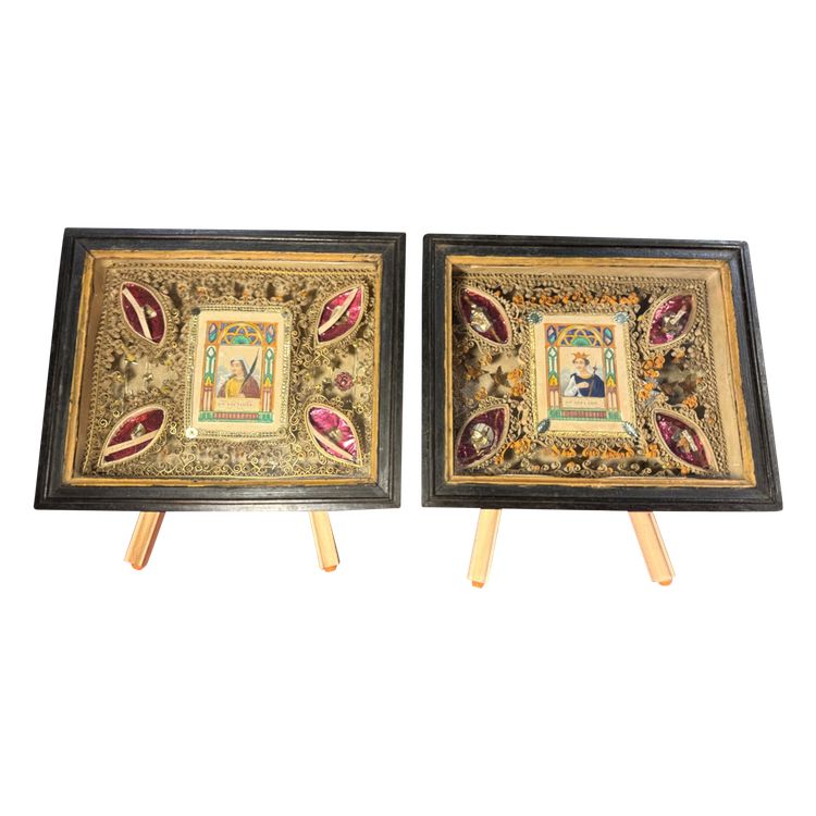Paire De Reliquaires Paperolles Avec Gravures Des Saintes Adelaïde Et Victoire  - XIXe 