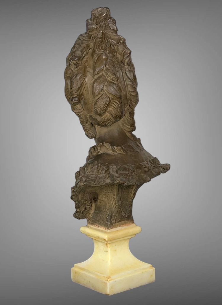 FERNAND CIAM 1886 - 1954 BUSTE DE JEUNE FEMME EN TERRE CUITE PATINÉE SUR SOCLE