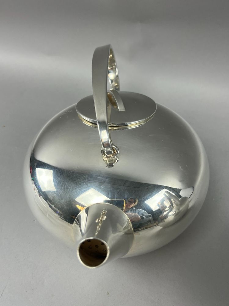 Tea coffee service by Lino Sabattini for Christofle boule model