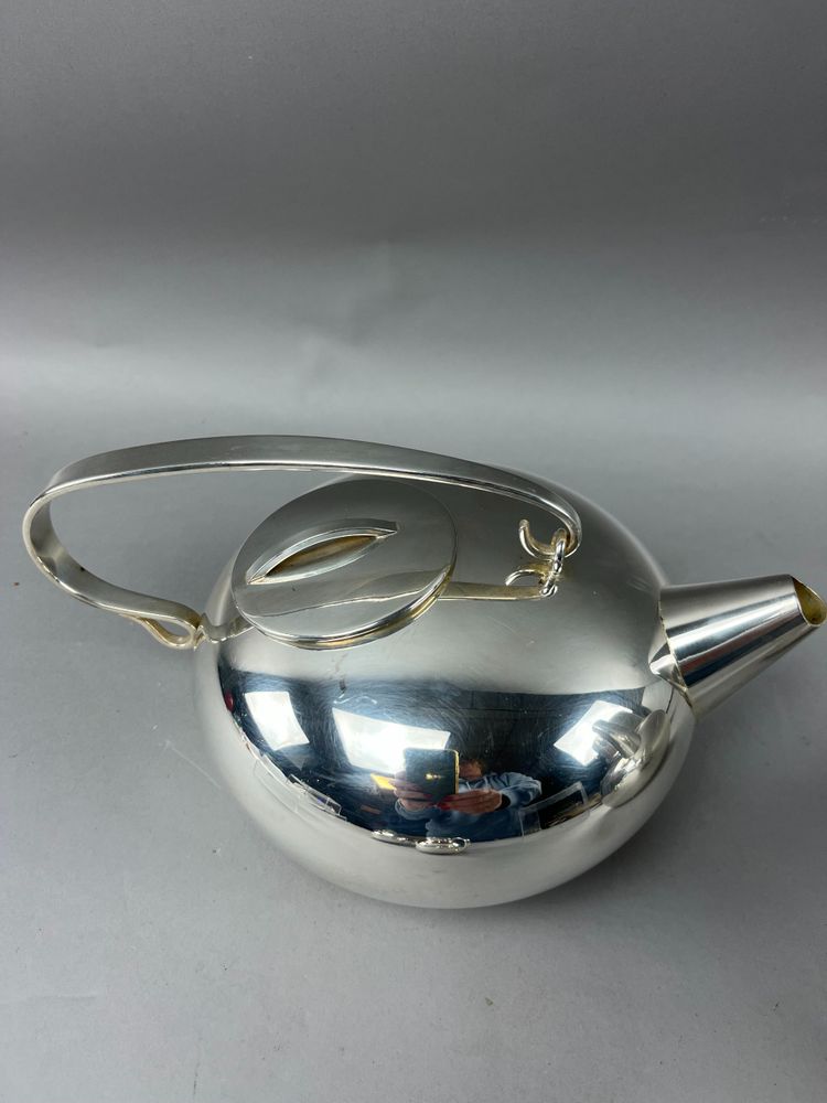 Tea coffee service by Lino Sabattini for Christofle boule model