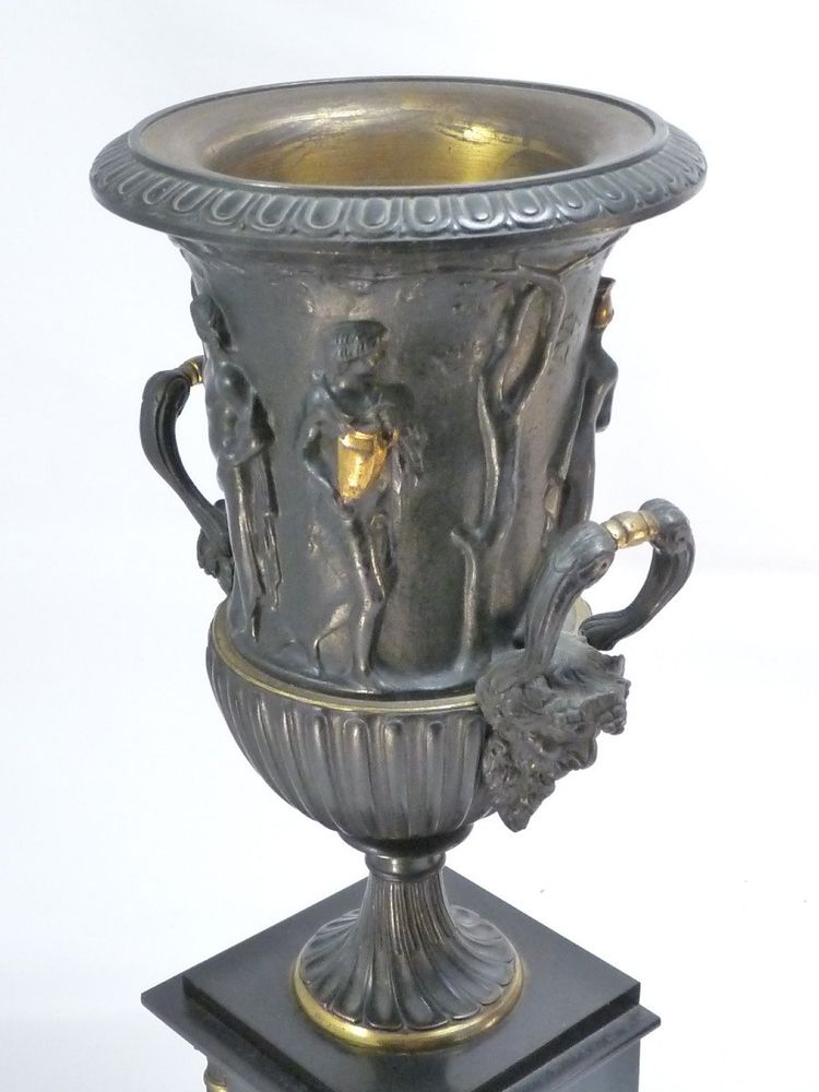 Paire de vases à l'antique en bronze XIXe