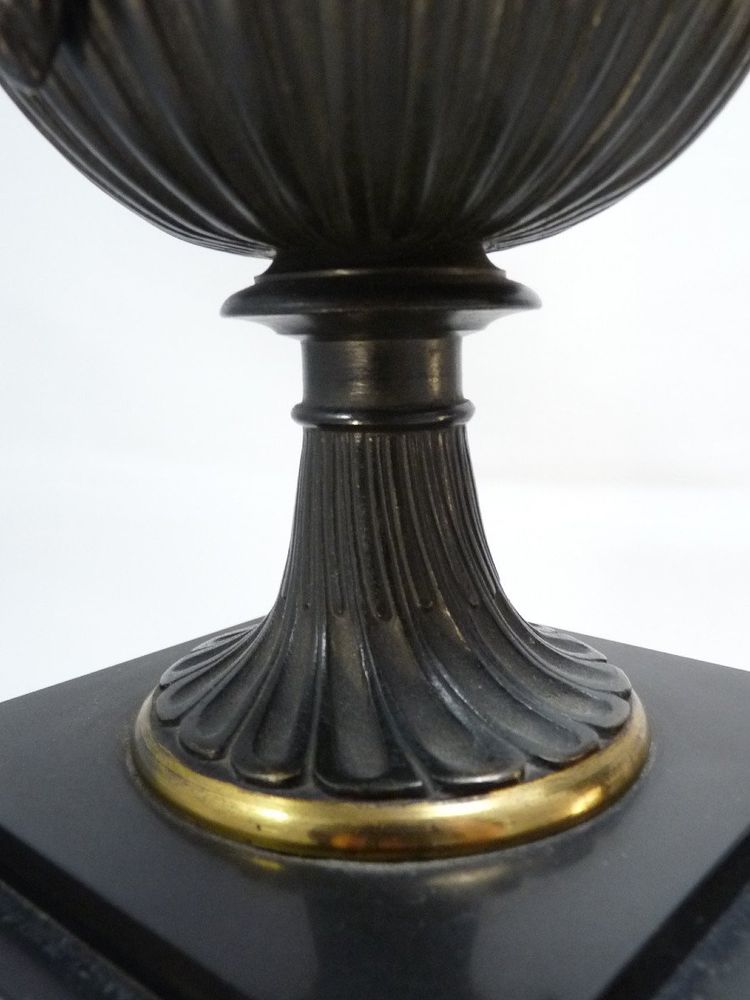 Paire de vases à l'antique en bronze XIXe