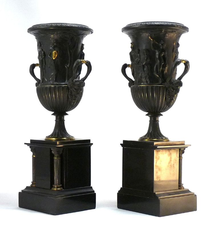 Paire de vases à l'antique en bronze XIXe
