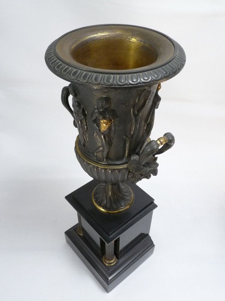 Paire de vases à l'antique en bronze XIXe