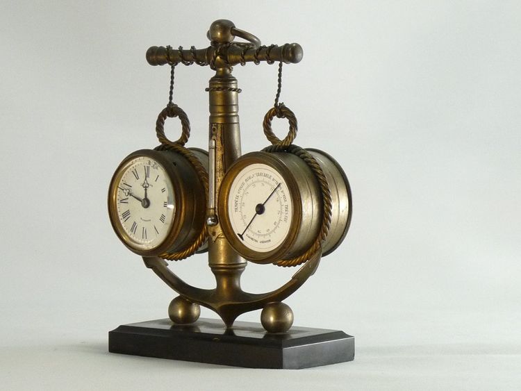 Pendulette in Form eines Meeresankers