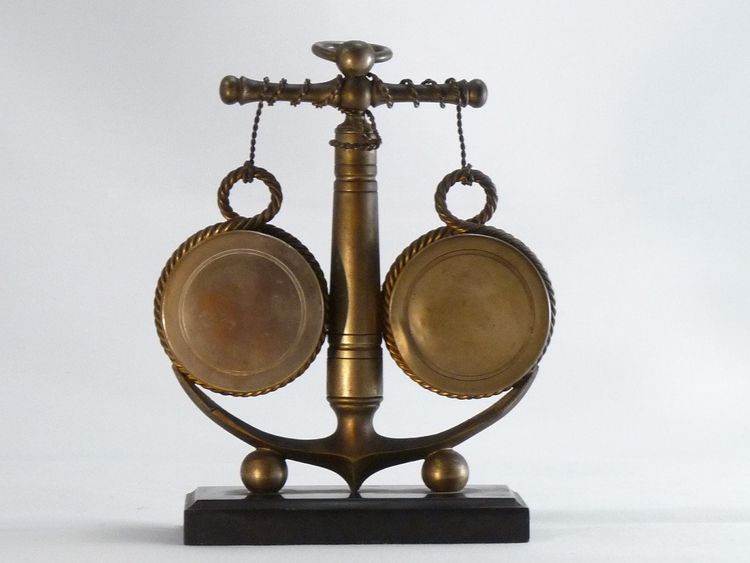 Pendulette in Form eines Meeresankers
