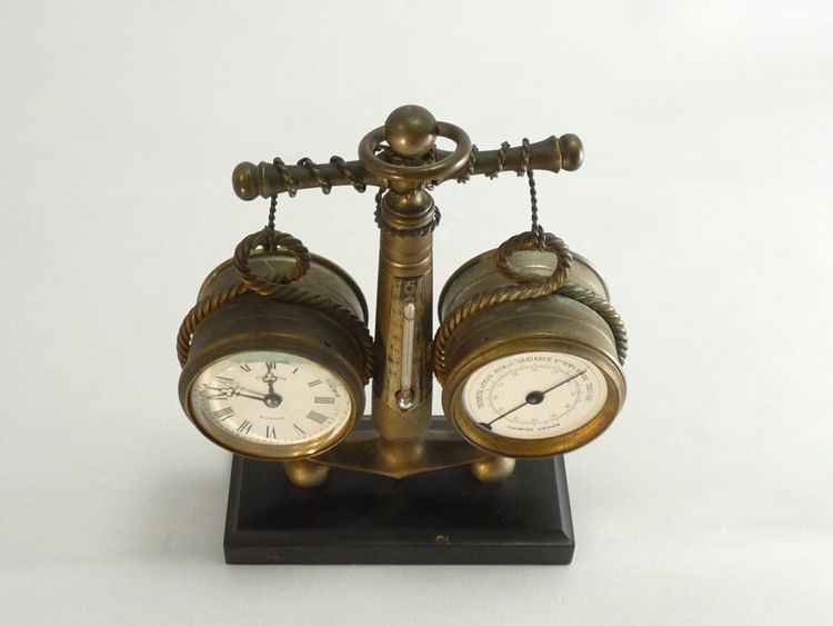 Pendulette in Form eines Meeresankers