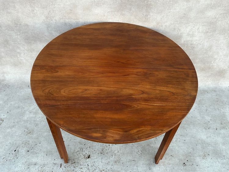 Table INGER KLINGENBERG