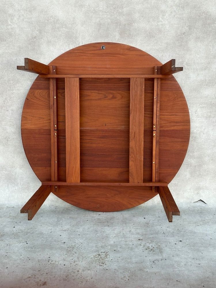 Table INGER KLINGENBERG