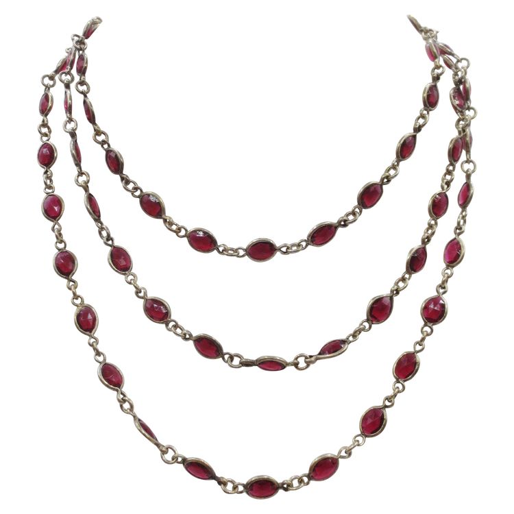 Collier sautoir.  