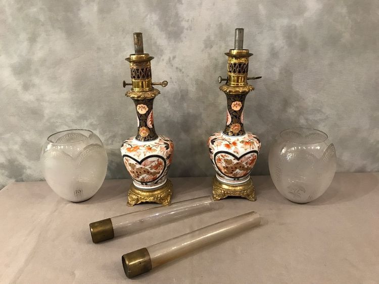 Bellissima coppia di lampade a olio IMARI, XIX secolo