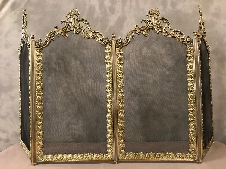 Beau pare feu de cheminée ancien en laiton pressé d'époque 19 ème 