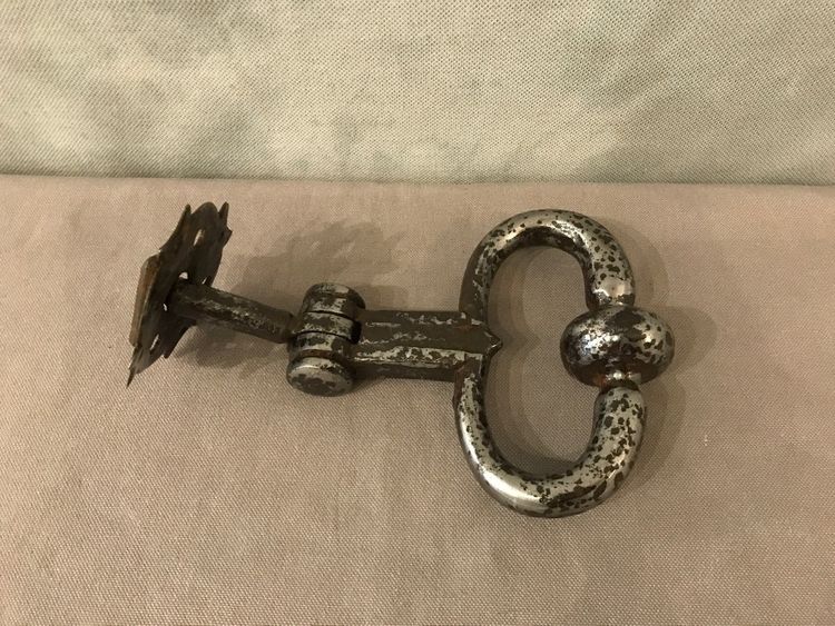 Heurtoir de porte  en fer forgé d'époque 18 ème 
