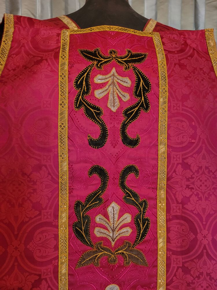Chasuble de prêtre en damas, époque vers 1900