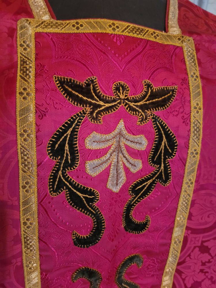 Chasuble de prêtre en damas, époque vers 1900