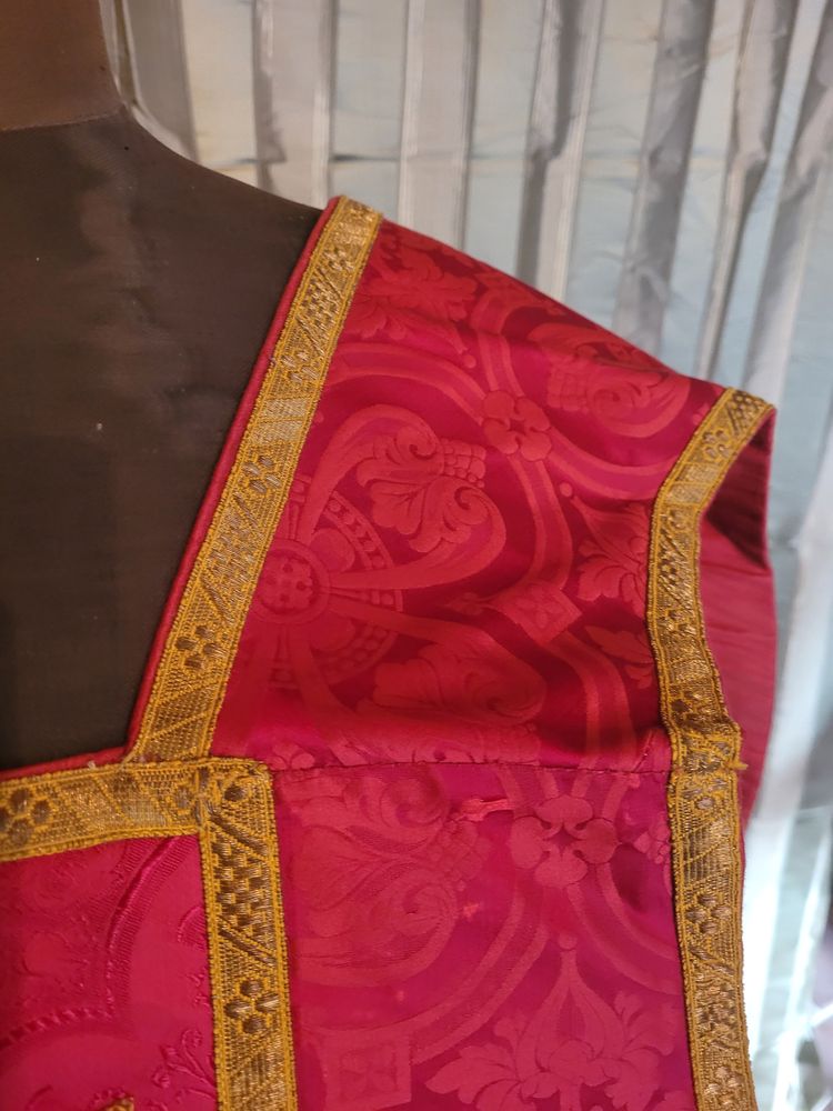 Chasuble de prêtre en damas, époque vers 1900