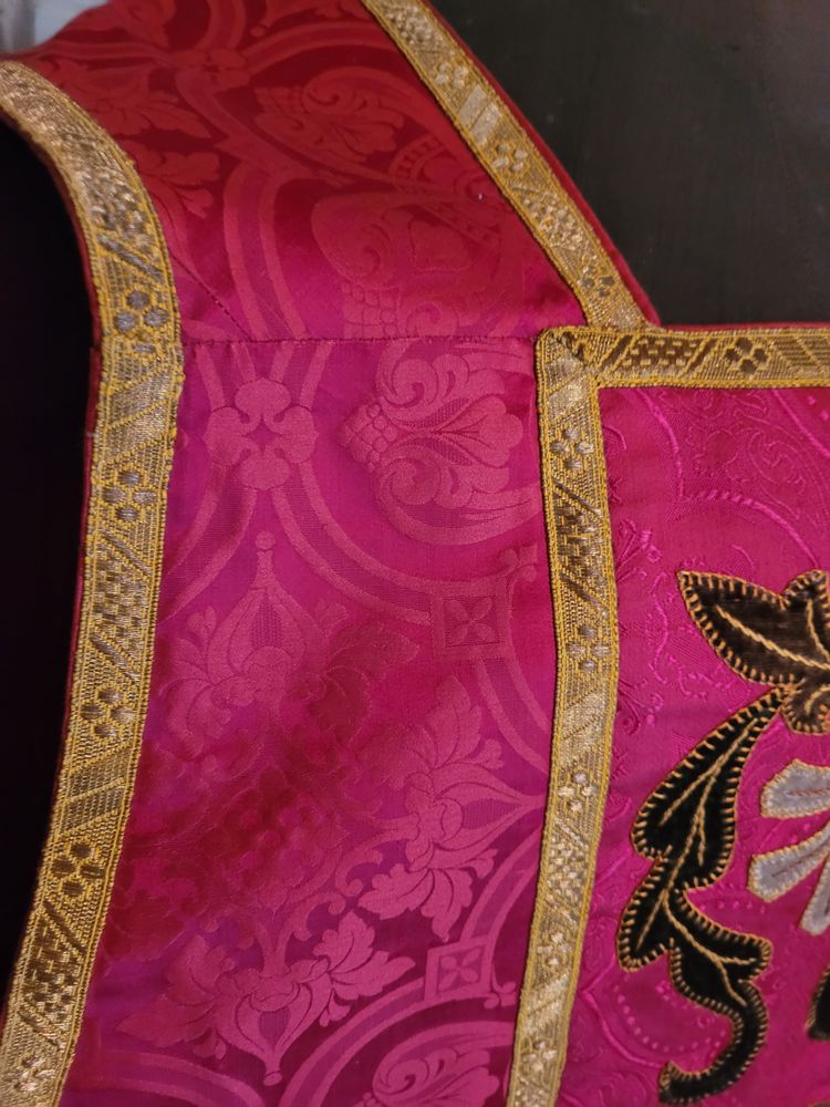Chasuble de prêtre en damas, époque vers 1900