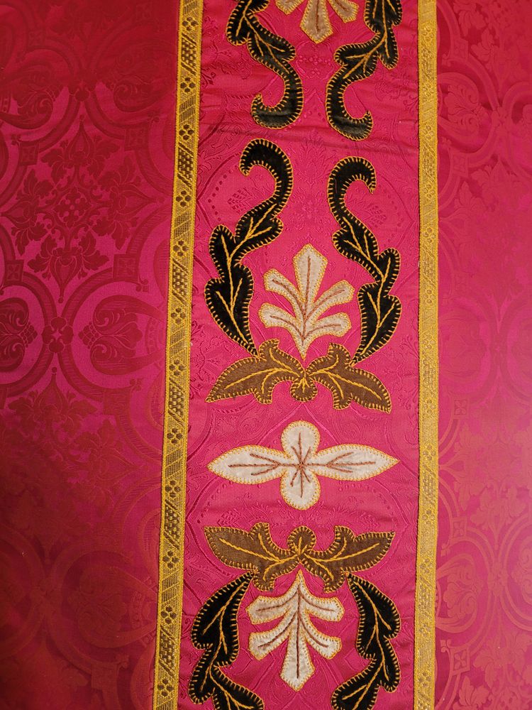 Chasuble de prêtre en damas, époque vers 1900
