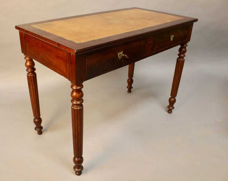 Bureau Plat En Acajou XIXème Dessus Cuir