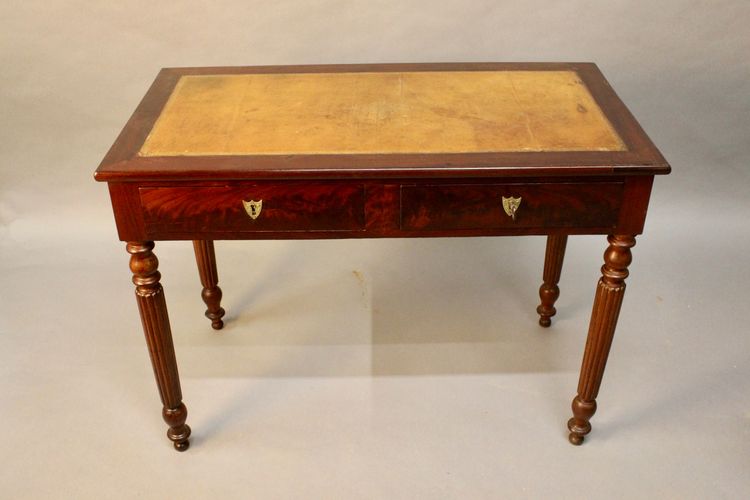 Bureau Plat En Acajou XIXème Dessus Cuir