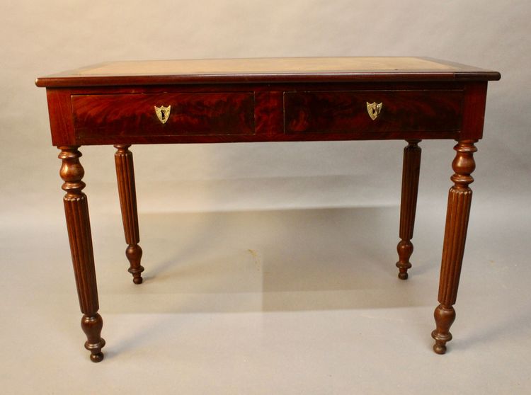 Bureau Plat En Acajou XIXème Dessus Cuir