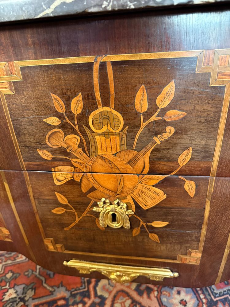 COMMODE DITE SAUTEUSE LOUIS XV TRANSITION 18ème