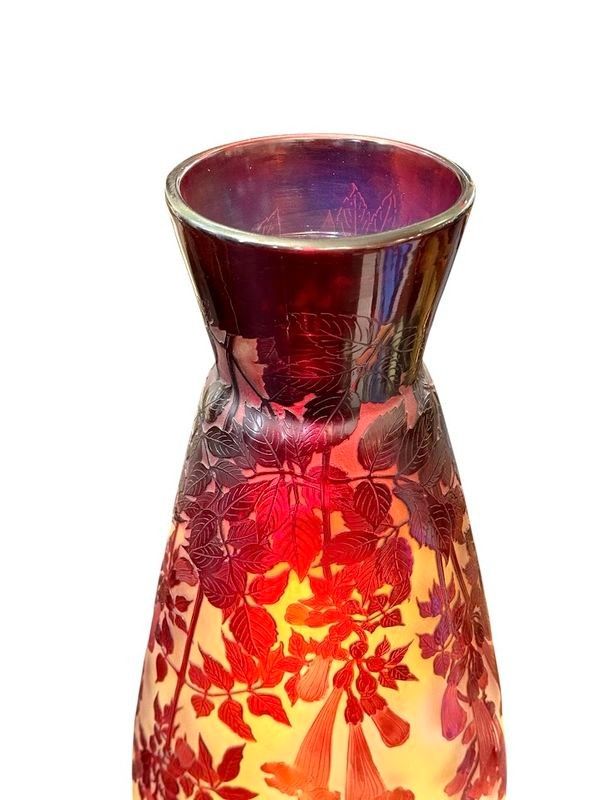 Emile Gallé Important Vase Art nouveau "Bignones Rouges"