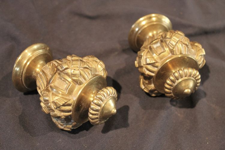 Paire de portes embrasses à rideaux en bronze de style Louis XVI époque 19ème