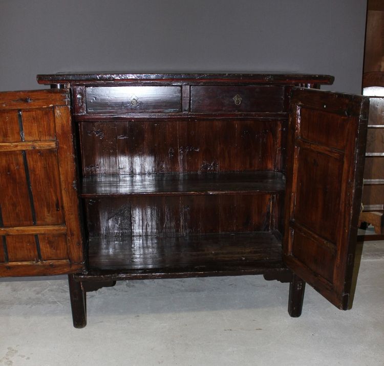 Armadio cinese in legno laccato del 1900 circa