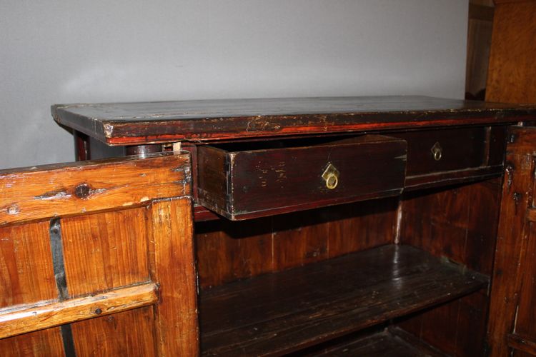 Armadio cinese in legno laccato del 1900 circa