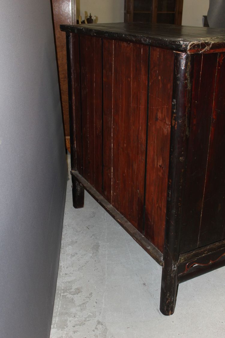 Armadio cinese in legno laccato del 1900 circa