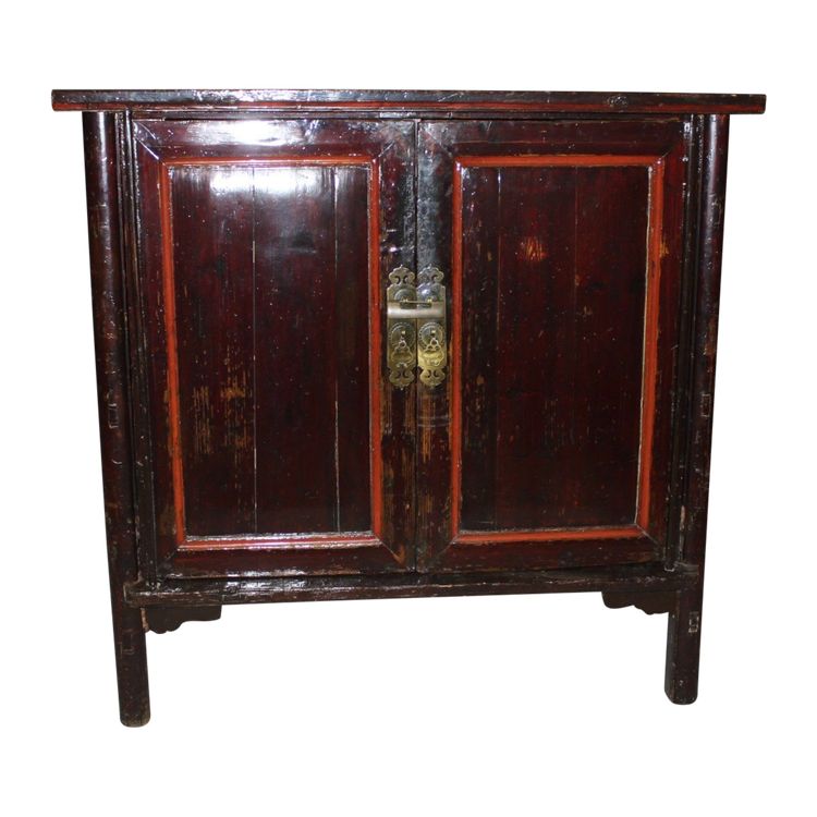 Armadio cinese in legno laccato del 1900 circa