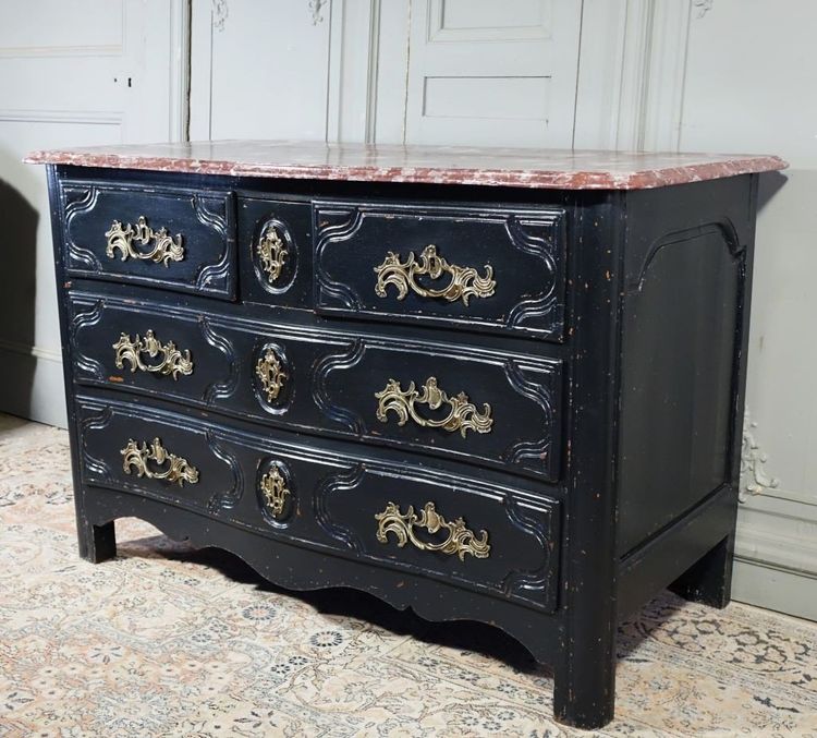 Cassettiera d'epoca Regency. Piano in finto marmo.