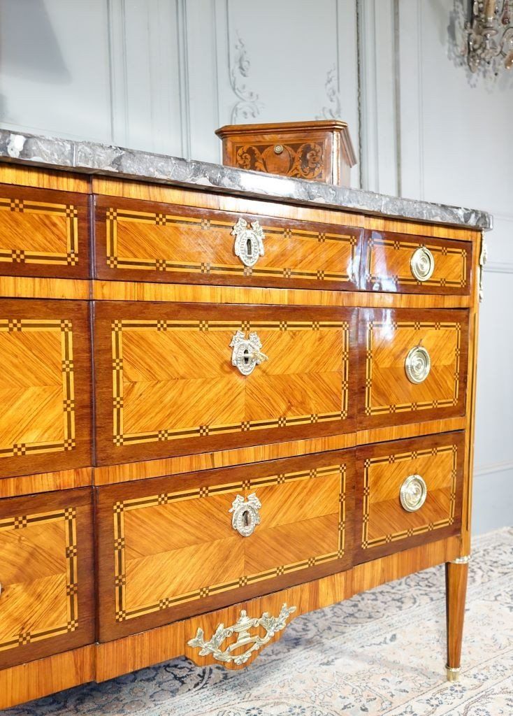 Commode Louis XVI Estampillée M. Ohneberg