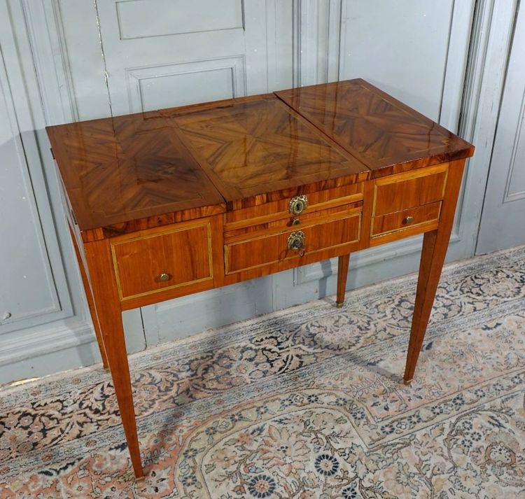 Frisierkommode aus der Zeit von Louis XVI In Marqueterie