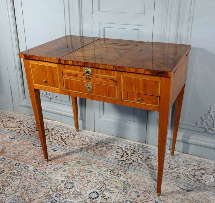 Frisierkommode aus der Zeit von Louis XVI In Marqueterie