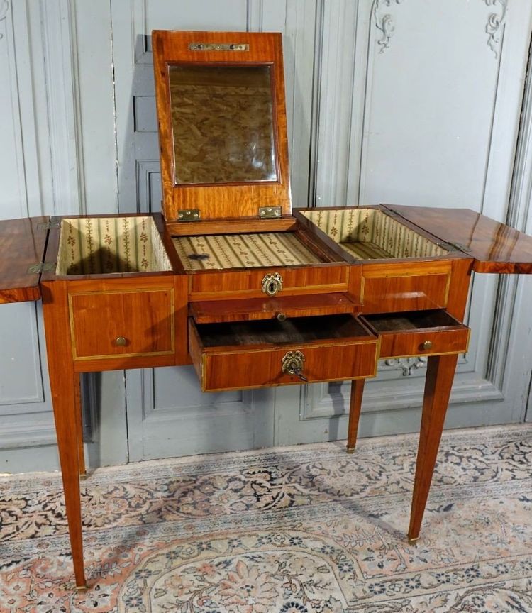 Frisierkommode aus der Zeit von Louis XVI In Marqueterie