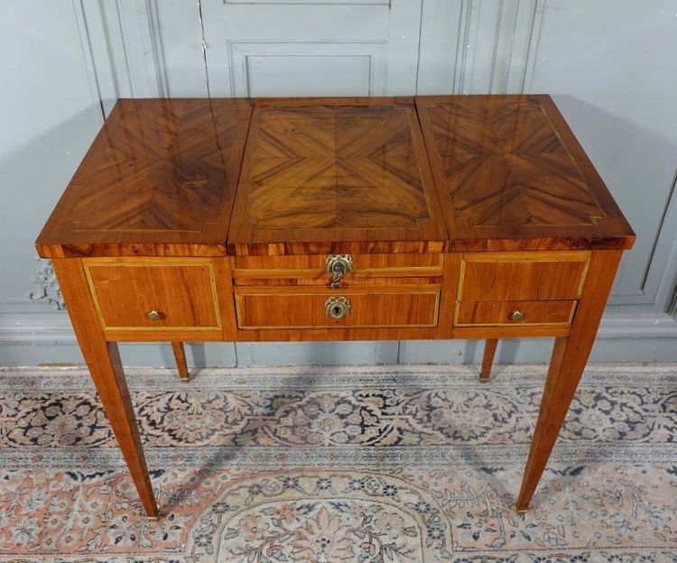 Frisierkommode aus der Zeit von Louis XVI In Marqueterie