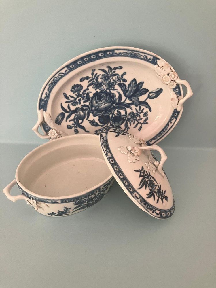 Worcester Fine Earthenware Terrine and Display Case