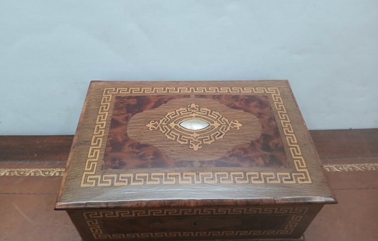 Inlaid box