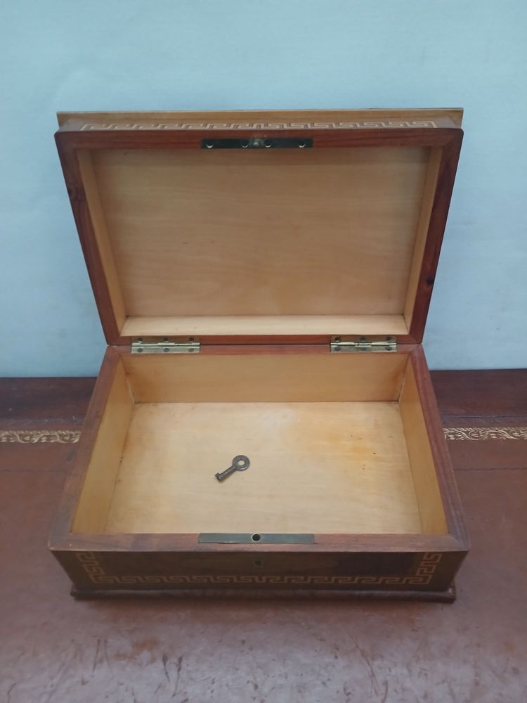 Inlaid box