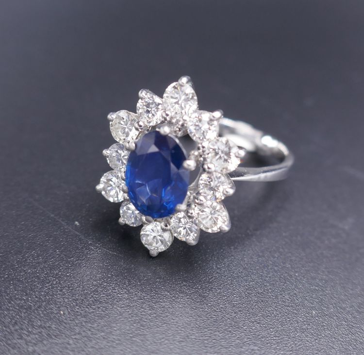 Bague Saphir 2,92 carats Et Diamants 1,80 carat,  Or Blanc 18 Carats.