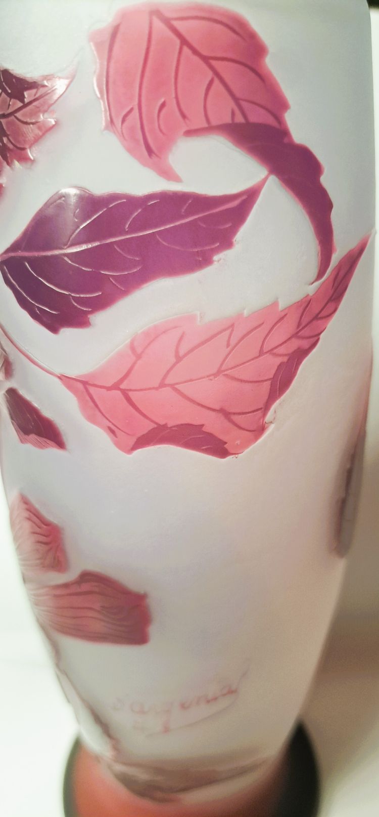   Vase mit Engelstrompetendekor aus violettem Cameoglas D'ARGENTAL - Paul NICOLAS (1875-1952)